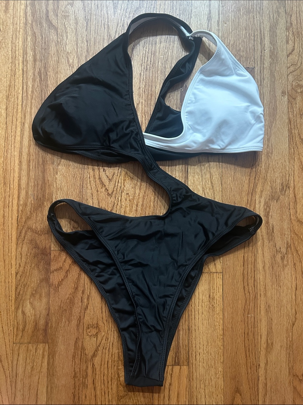 Black and White Colorblock Criss Cross One piece Sexy Swimsuit Medium